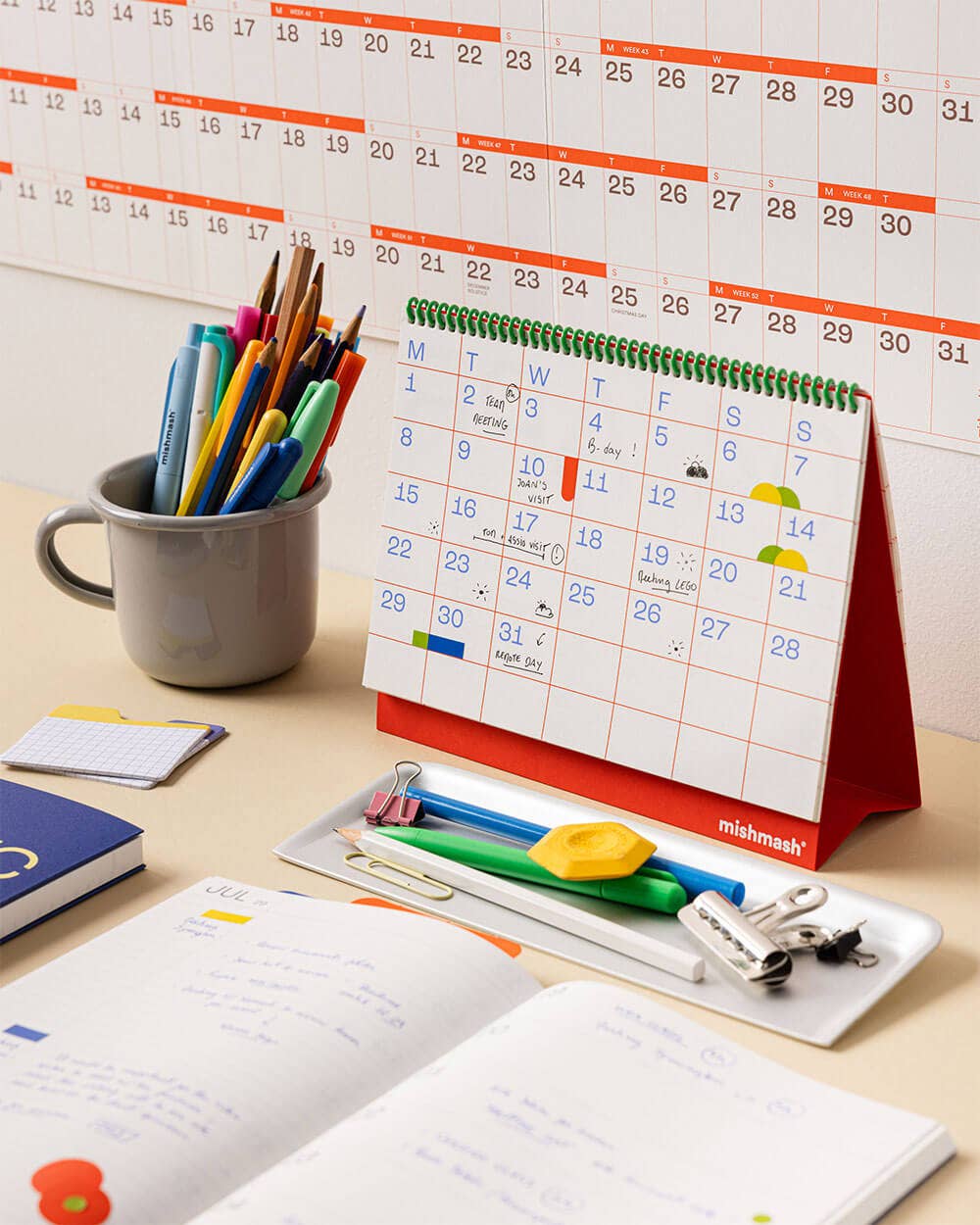 Mishmash : 2027 Desk Planner