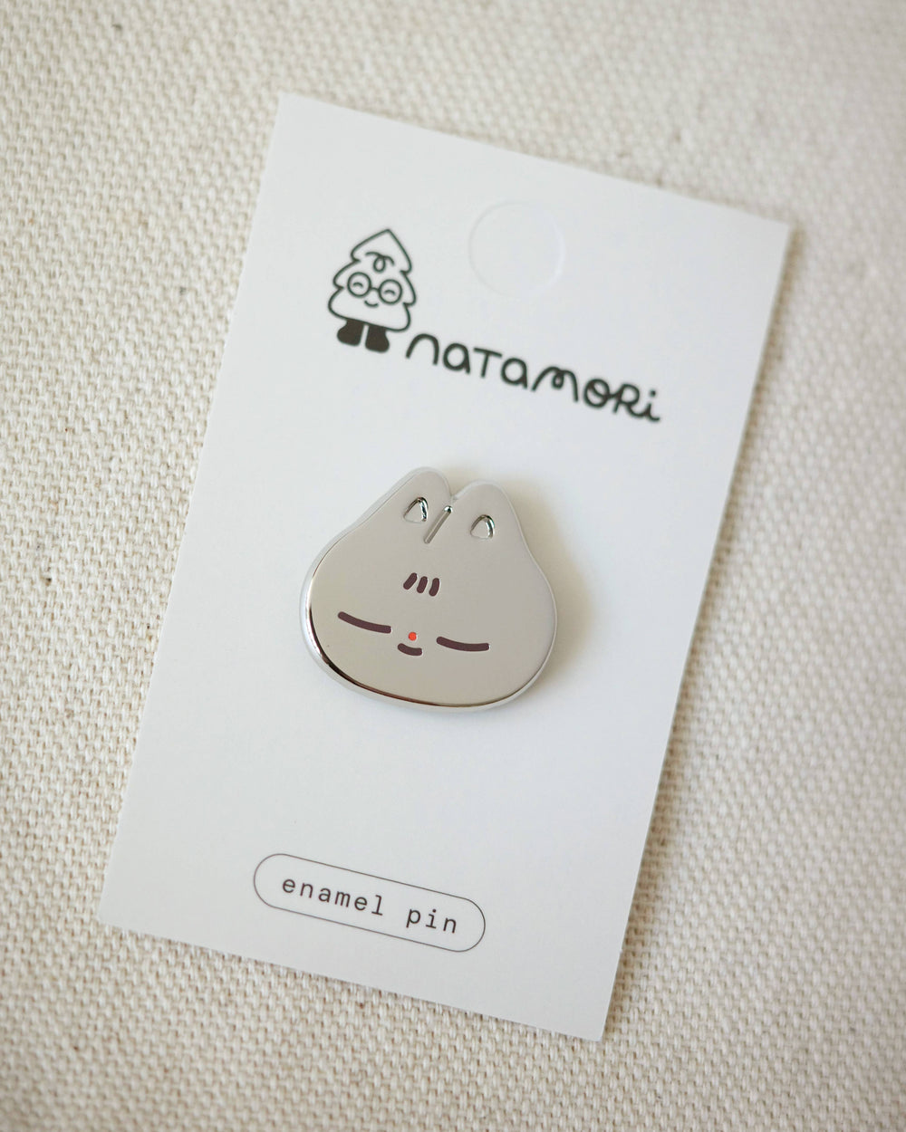 Natamori : enamel pin : cat