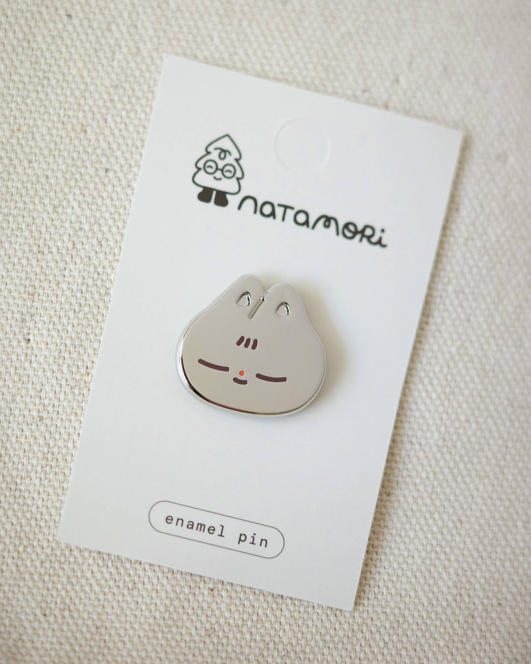 Natamori : enamel pin : cat