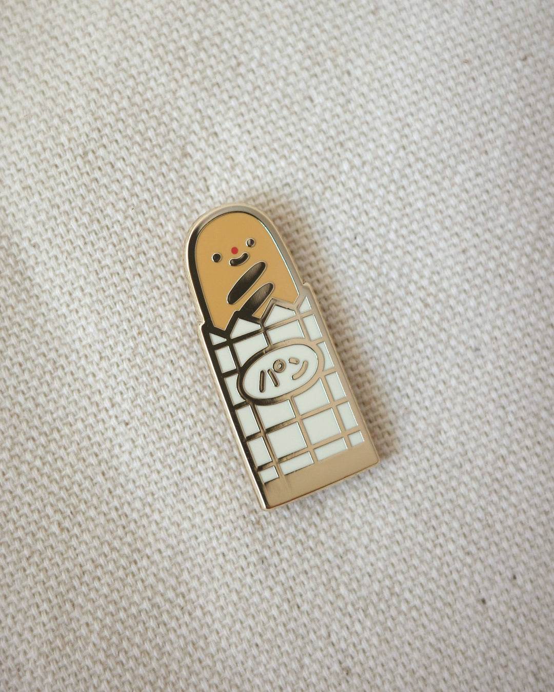 Natamori : enamel pin : Baguette