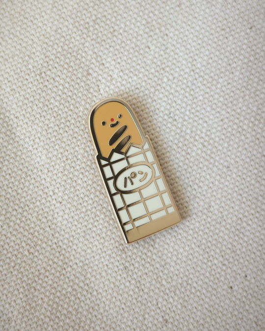 Natamori : enamel pin : Baguette