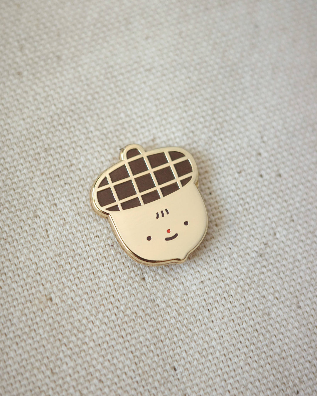 Natamori : enamel pin : Acorn
