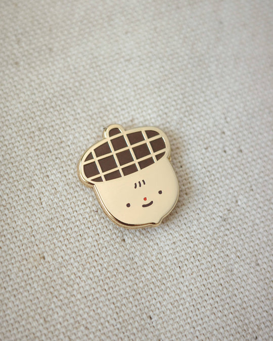 Natamori : enamel pin : Acorn