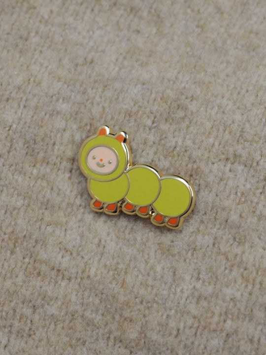 Natamori : enamel pin : Caterpillar