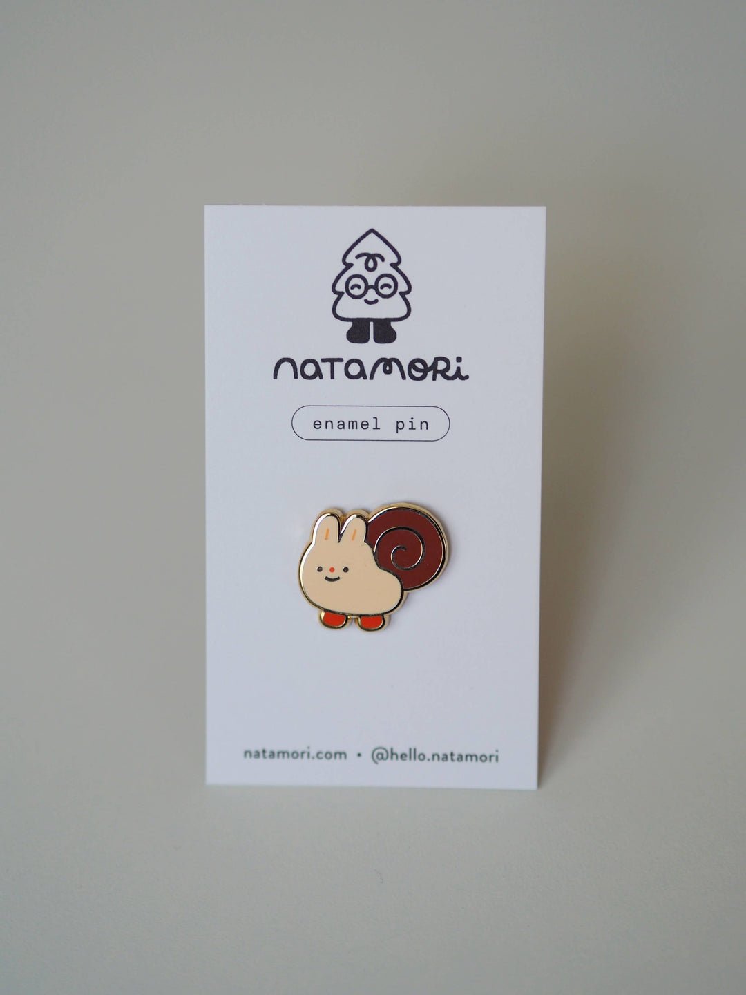 Natamori : enamel pin : Snail
