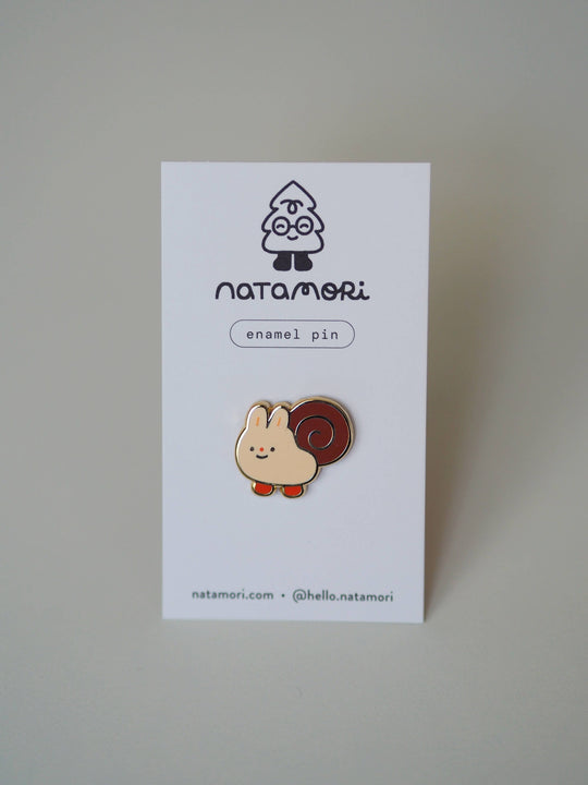 Natamori : enamel pin : Snail