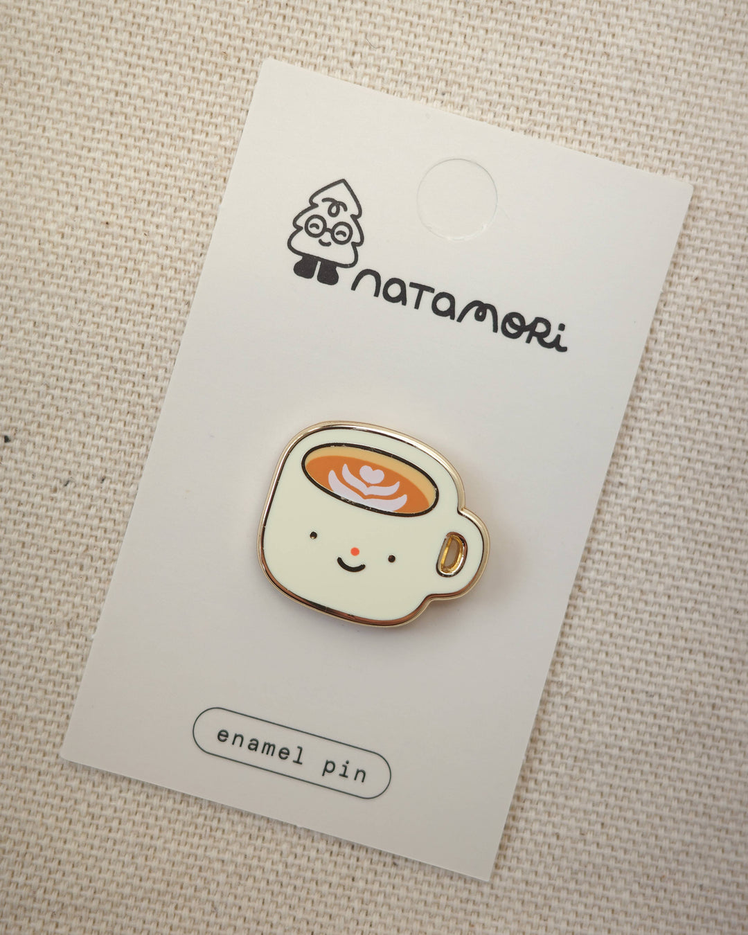 Natamori : enamel pin: Latte