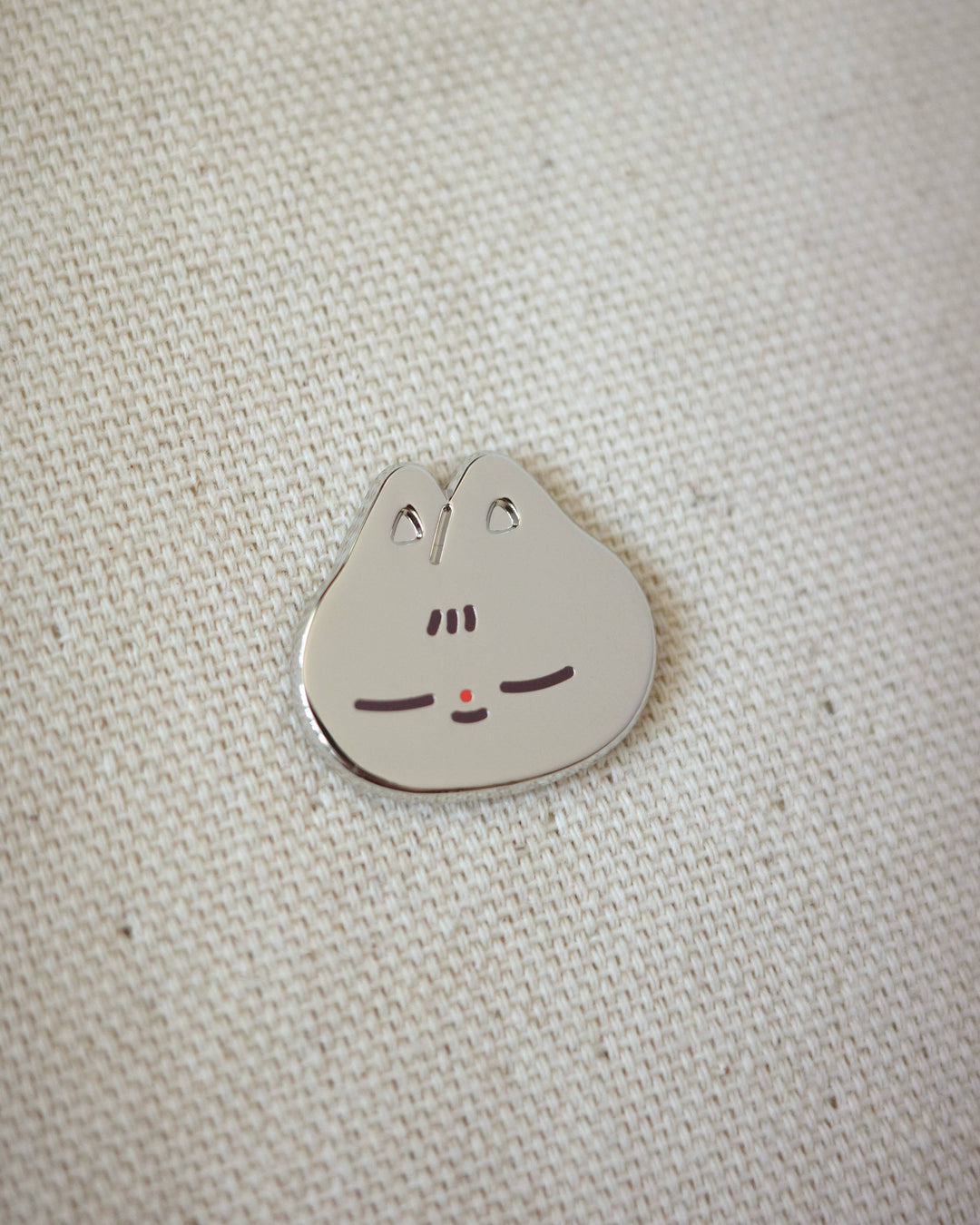 Natamori : enamel pin : cat