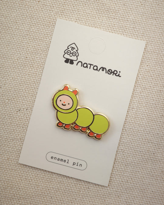 Natamori : enamel pin : Caterpillar