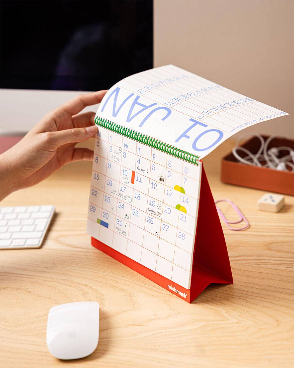 Mishmash : 2027 Desk Planner