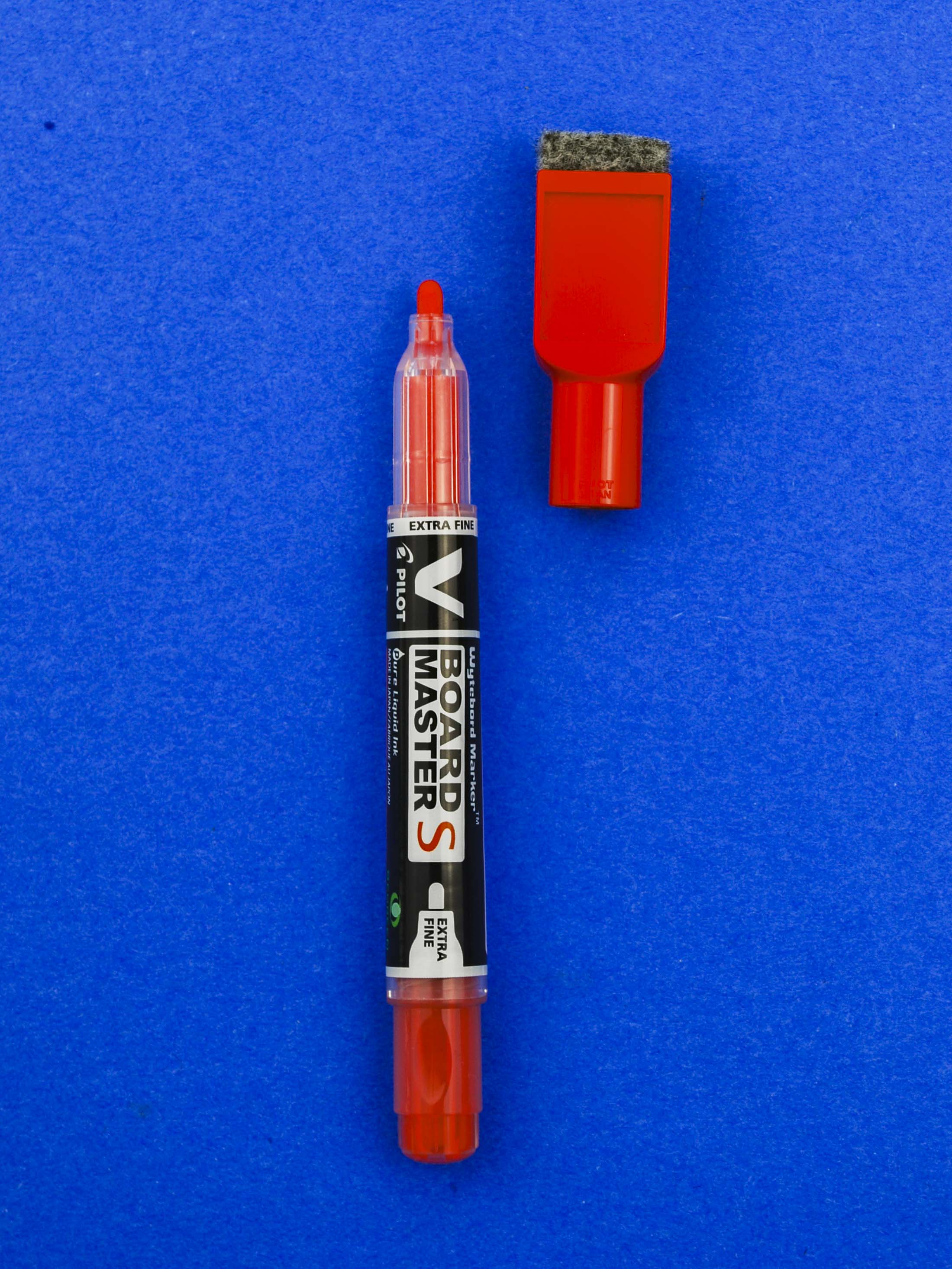 Pilot V Board Master S - Set 3 Pennarelli Indelebili Per Lavagna Bianca, Punta Sottile 0,8 Mm, Colore Rosso