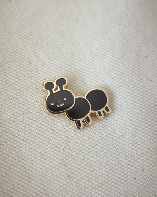 Natamori : enamel pin : Ant