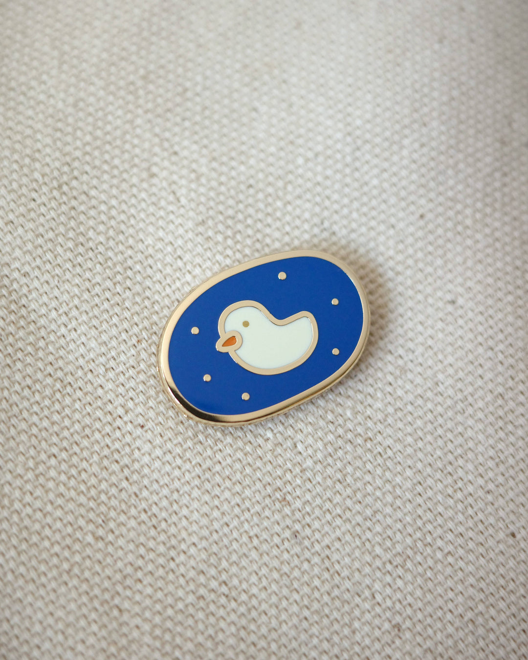 Natamori :  enamel pin : Lake duck