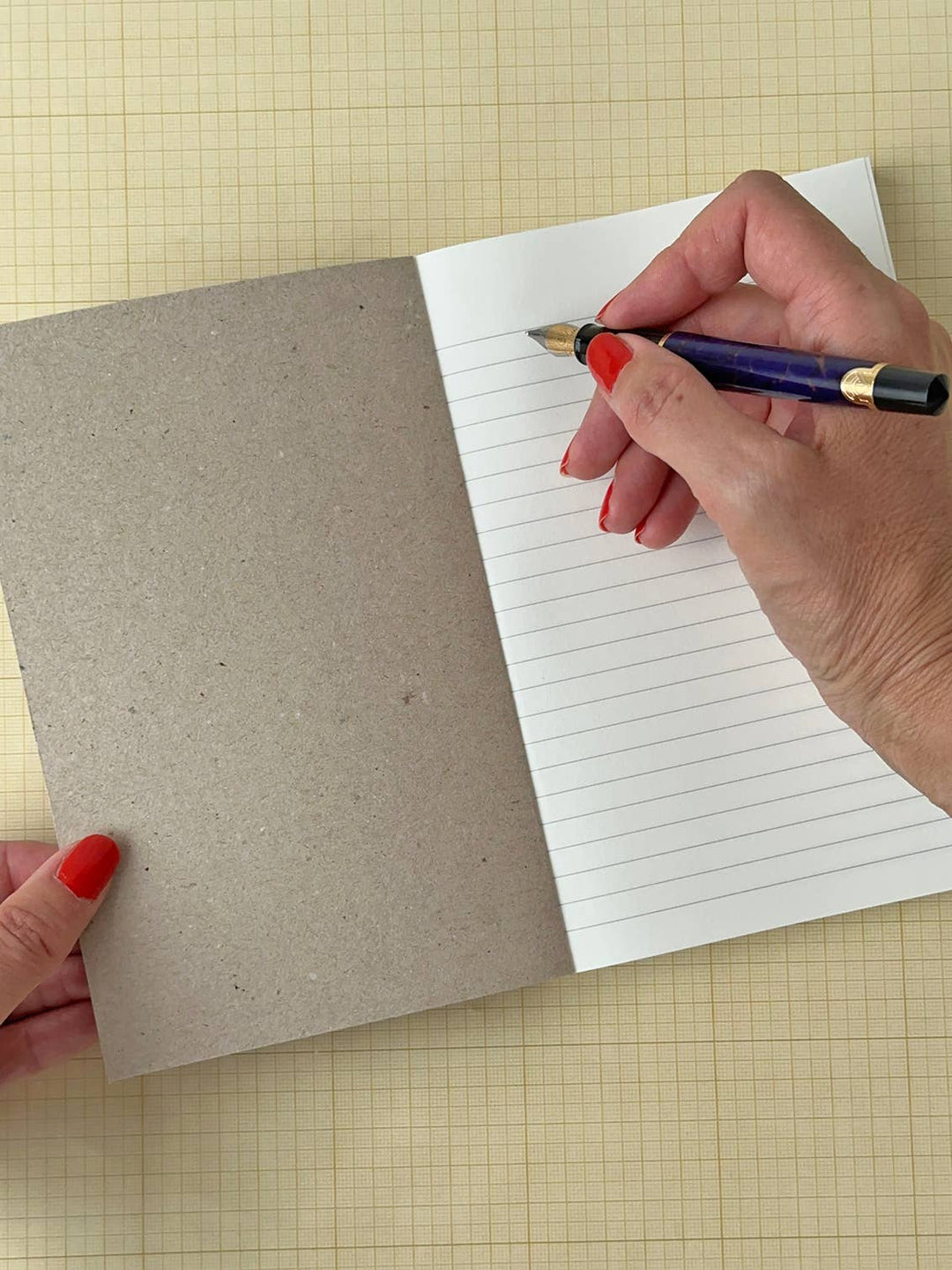 Sukie : Writer Typography Notebook With Lined Pages