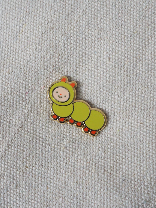 Natamori : enamel pin : Caterpillar