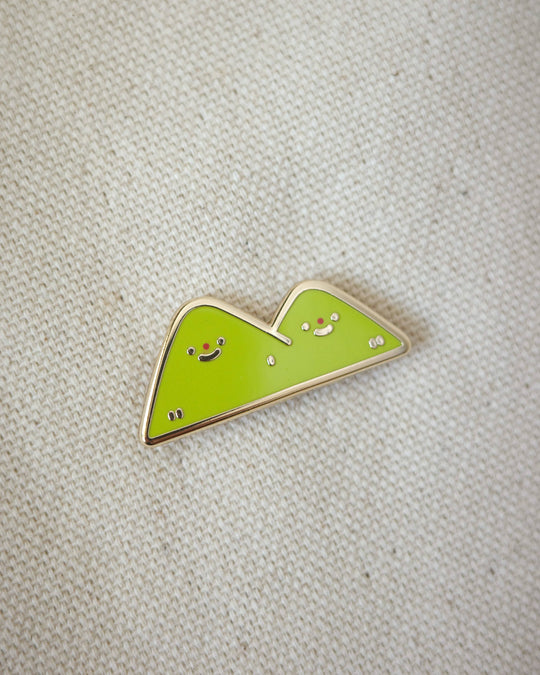 Natamori : enamel pin : Hills