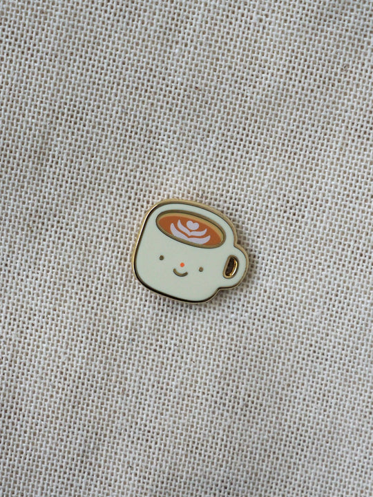 Natamori : enamel pin: Latte
